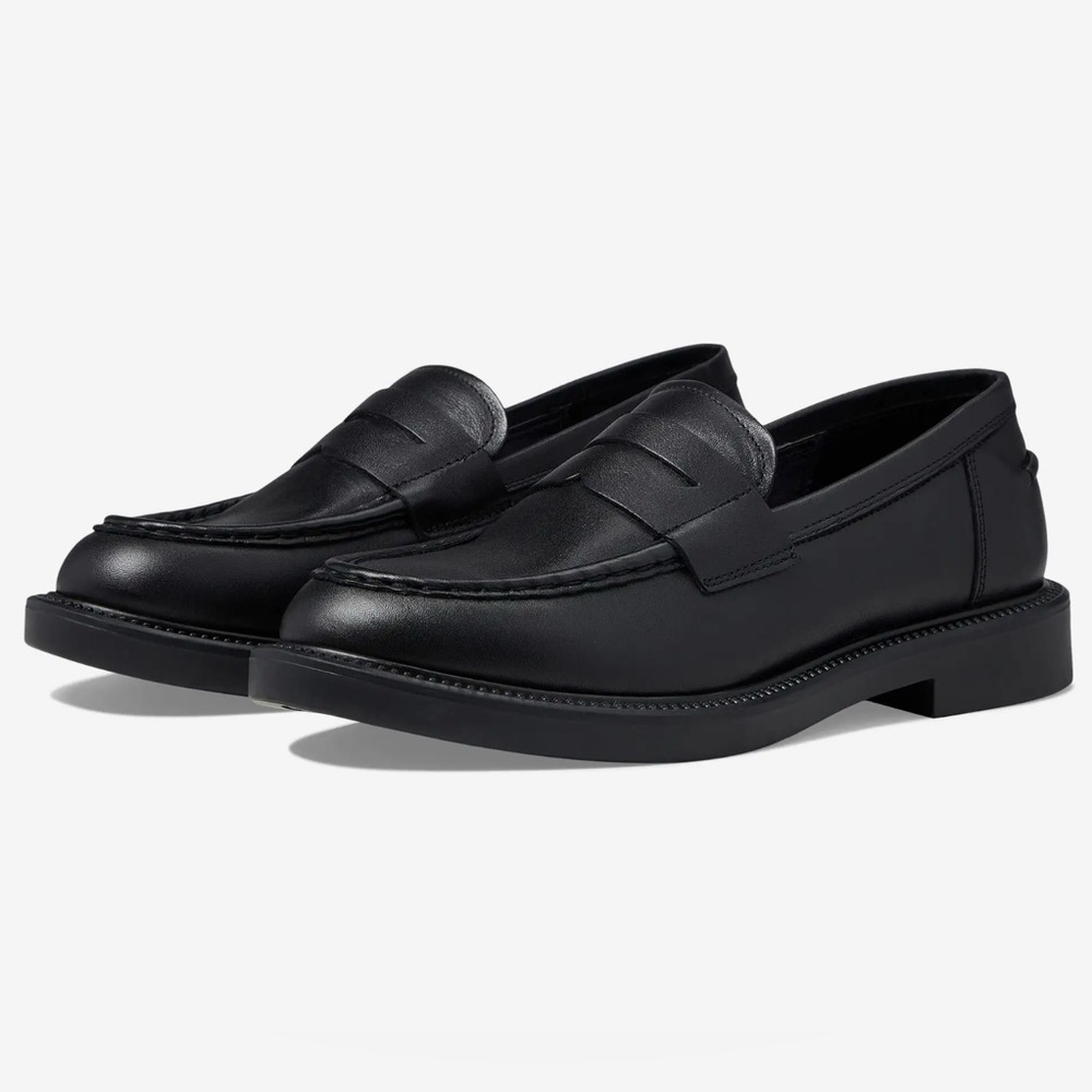 NWT- BLONDO ‘Halo’ Waterproof Leather Loafer